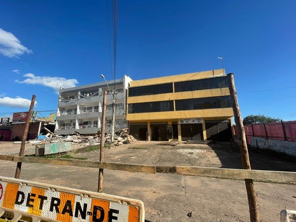 área de risco prédio desabado