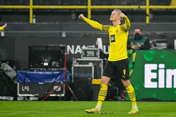 Haaland comemorando gol pelo Borussia