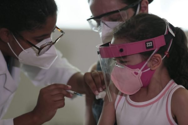 Campanha de vacinação de crianças contra Covid no Rio