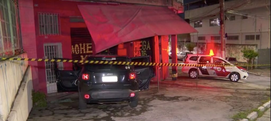 Homem foi baleado na cabeça ao ir em encontro marcado por aplicativo de relacionamento