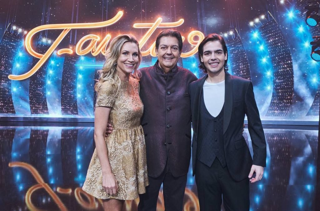 Camila Queiroz gera saia-justa em gravação do Faustão na Band e