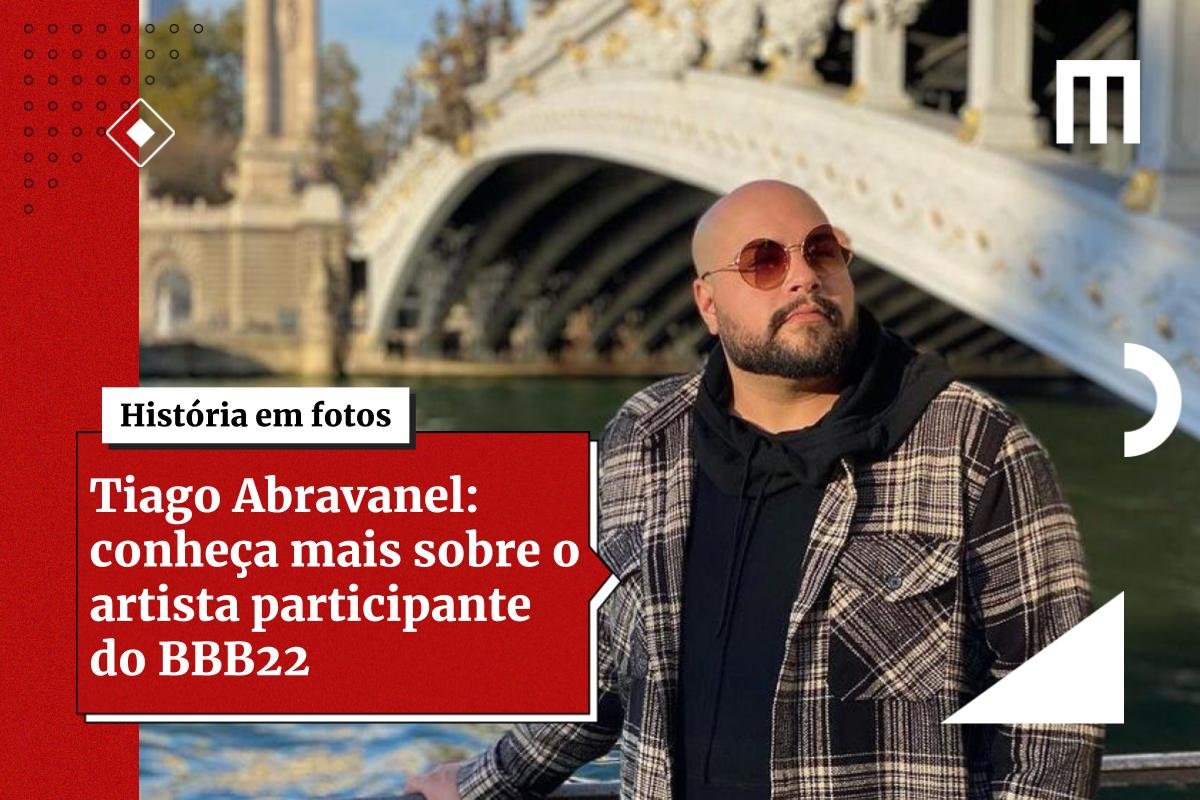 Na imagem colorida, um homem está posicionado no centro. Ele tem cabelos curtos e pretos, tem barba aparada, é alto e olha seriamente para o lado superior direito