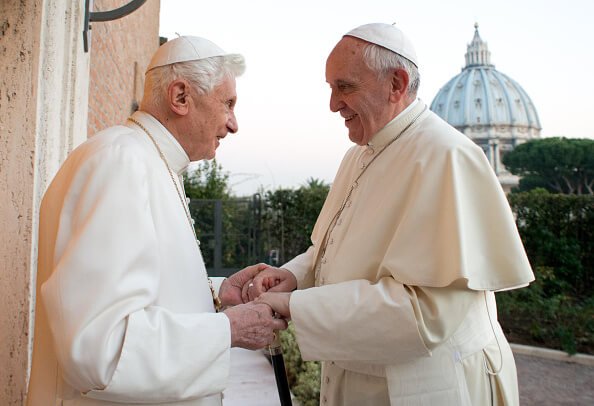 O papa emérito, de 94 anos, abandonou o cargo em 2013 e foi substituído pelo papa Francisco