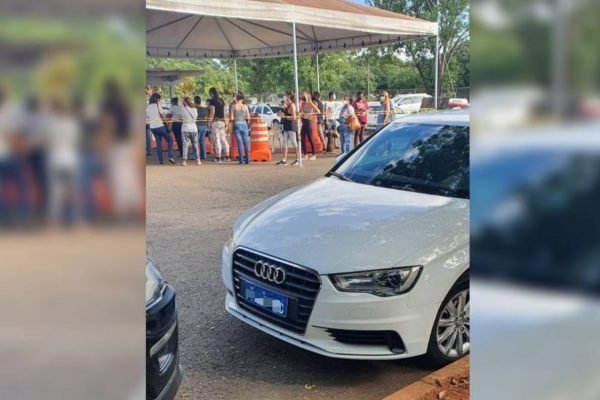 carro de diplomata que furou fila em posto
