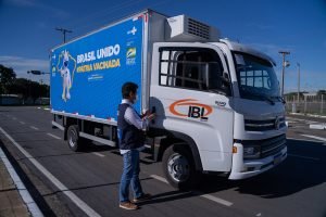 IBL Logística fez contratos sem licitação com o Ministério da Saúde para transportar as vacinas da Pfizer