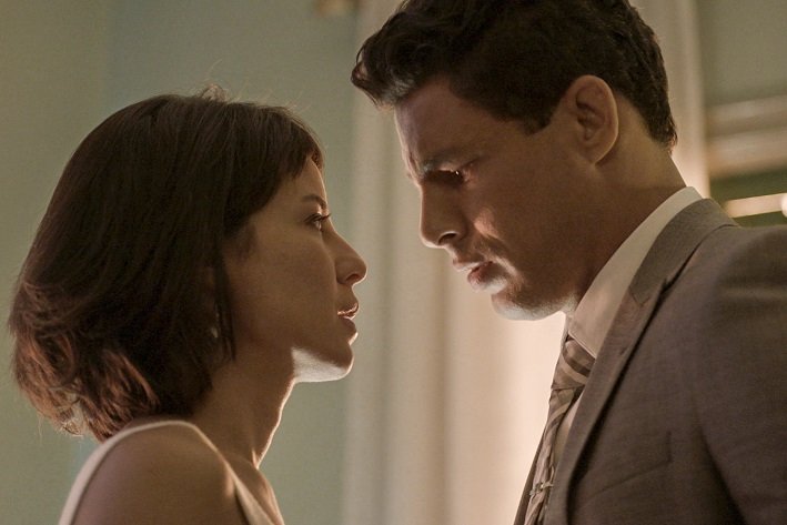 Lara (Andréia Horta) e Christian/Renato (Cauã Reymond) em Um Lugar ao Sol