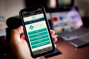 PIX – plataforma de pagamentos e transferências instantâneas do BC, A plataforma de pagamentos e transferências é uma inovação que vai trazer custos menores para usuários e para o sistema financeiro. fotos para Banco de imagens
