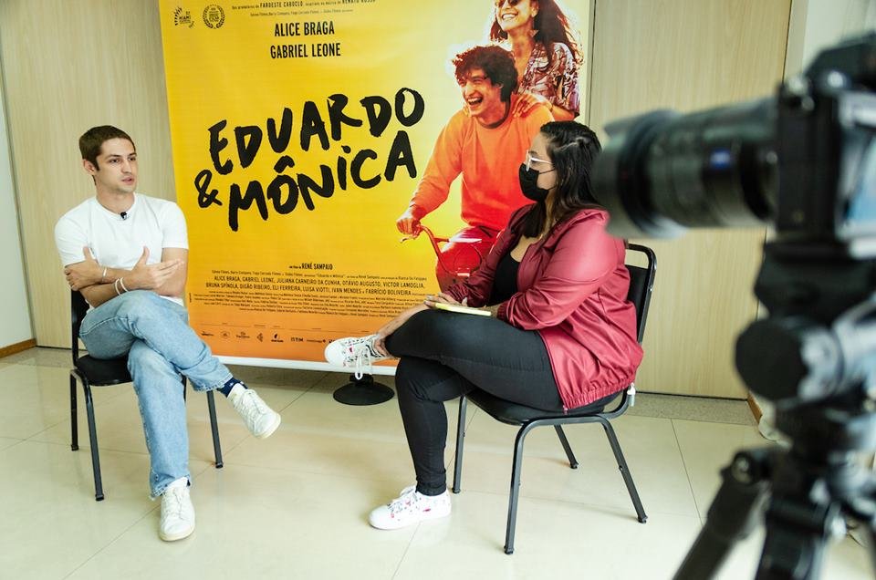 14/12/2021. Brasília-DF. Entrevista com elenco e direto do filme Eduardo e Mônica. Fotos: Matheus Veloso/Especial Metrópoles