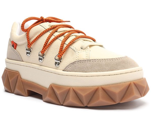 Nostalgia 2000: pre-fall da Schutz traz sapatos em estilo grunge