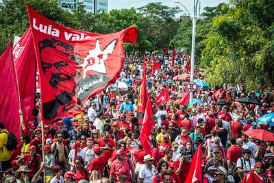 Militância do PT em manifestação a favor de Lula
