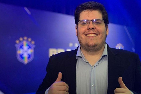 Streamer Casimiro se desculpa após ter live do Brasileirão derrubada