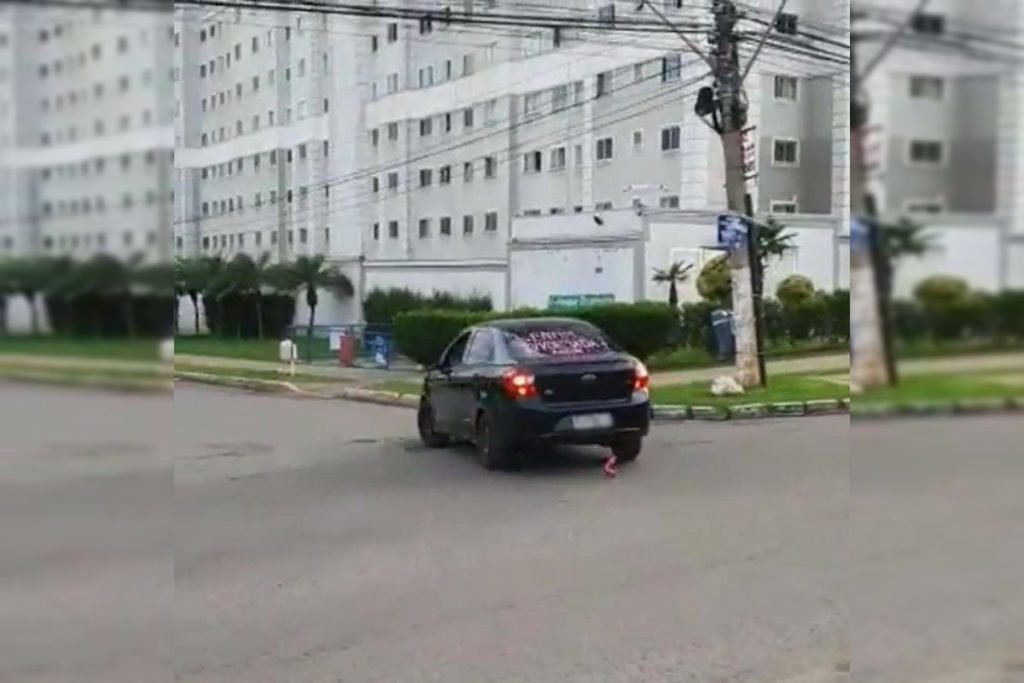 Carro fazendo uma curva