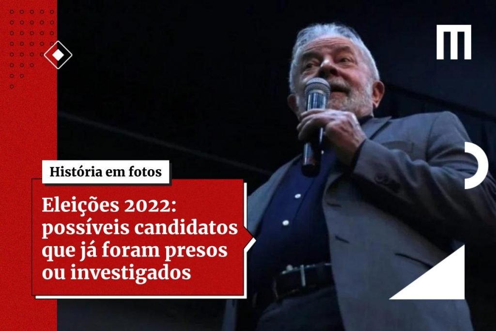 Na imagem colorida, um homem está posicionado no centro. Ele tem cabelos curtos, pele clara e olha seriamente para a frente