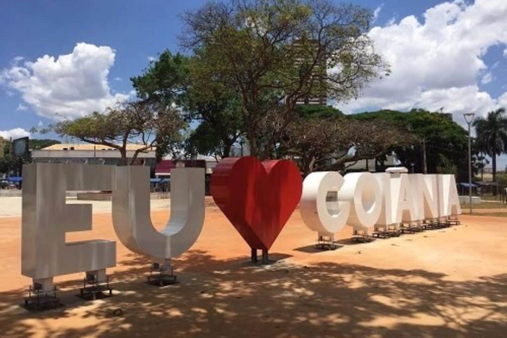 Imagem câmera PM atropela morador de rua goiania