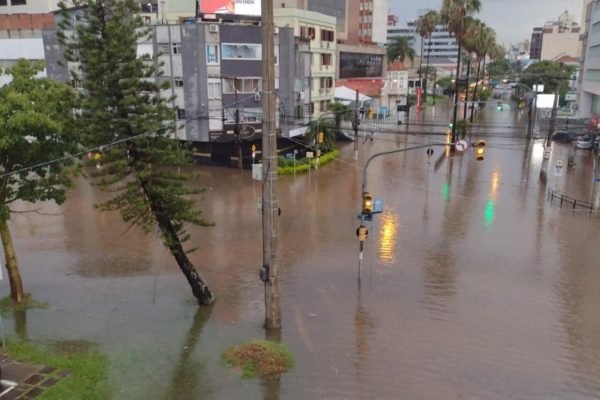 Confira fotos do alagamento em Porto Alegre depois de temporal