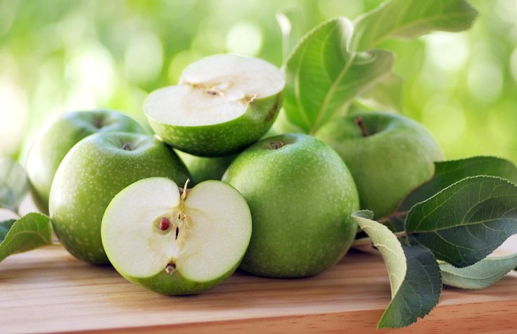 Na imagem colorida, frutas estão posicionadas no centro