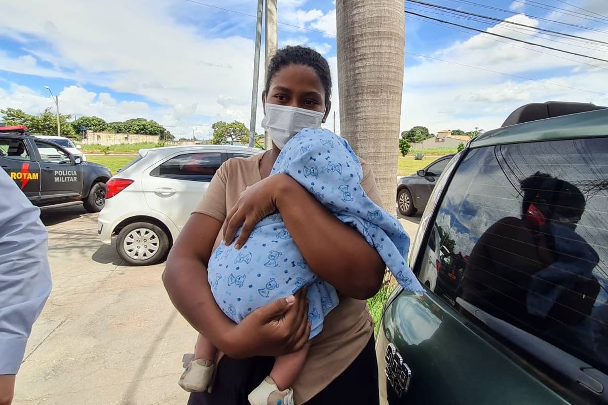 Juciara Maria Silva, de 28 anos, mãe de um dos bebês trocados em hospital de Aparecida de Goiânia (GO)