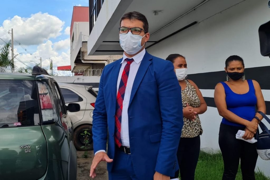 Eduardo Augusto Mendonça, advogado de Juciara Maria Silva, de 28 anos, mãe de um dos bebês trocados em hospital de Aparecida de Goiânia (GO)
