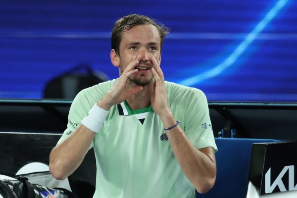 Medvedev se irritou com árbitro durante semifinal contra Stefanso Tsitsipas, pelo Australian Open
