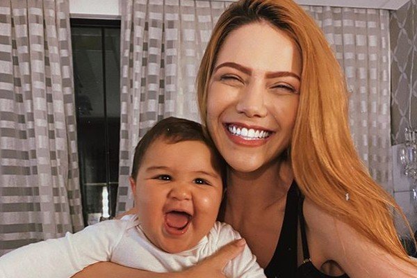 Fotografia colorida de Sarah Poncio e Josué