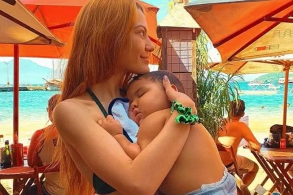 Fotografia colorida de Sarah Poncio e Josué