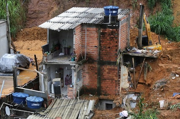 Estragos e desaparecidos na cidade de Franco da Rocha, na regi&atilde;o metropolitana de SP, ap&oacute;s as chuvas