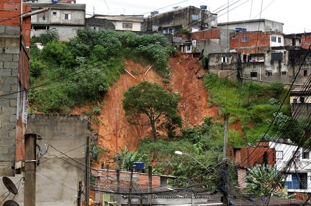 Estragos e desaparecidos na cidade de Franco da Rocha, na regi&atilde;o metropolitana de SP, ap&oacute;s as chuvas