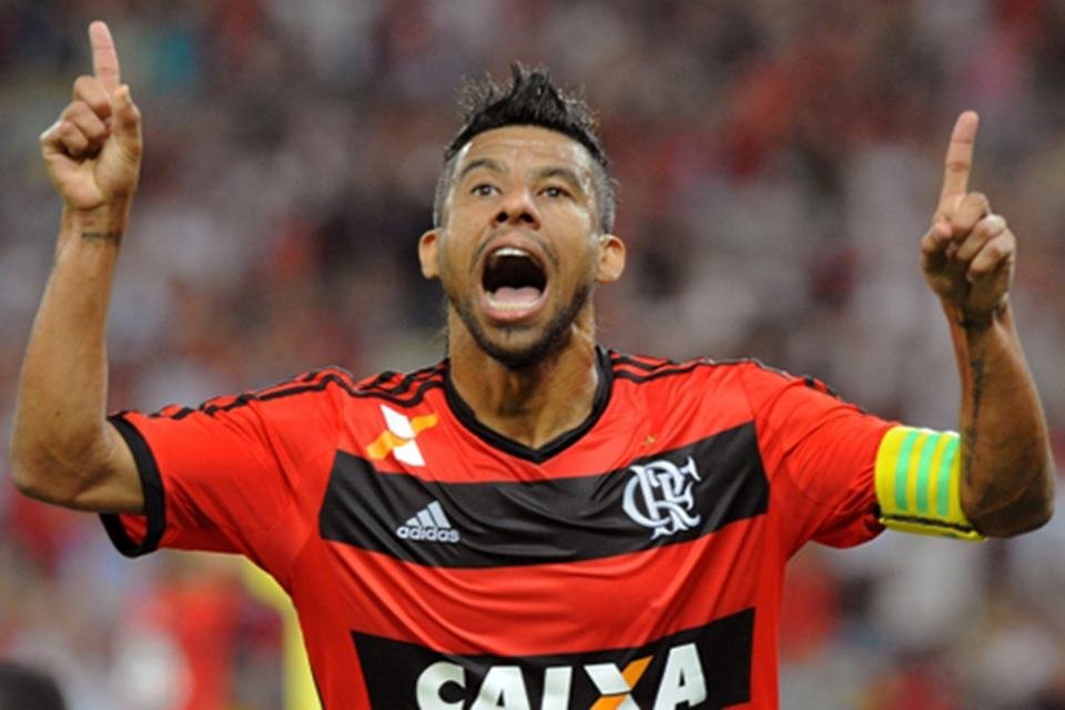 Léo Moura relembra clima no Flamengo após prisão do goleiro Bruno
