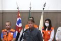 O presidente Jair Bolsonaro (PL) e comitiva, durante coletiva de imprensa, na prefeitura de Francisco Morato, nesta tarde de terça-feira, 01. O Corpo de Bombeiros segue a busca por desaparecidos no começo da manhã desta terça-feira (01) em Franco da Rocha, na Grande São Paulo, onde aconteceu um deslizamento de terra e 8 pessoas morreram. Segundo a corporação, 10 pessoas estão sendo procuradas. Foto: Fábio Vieira/Metrópoles