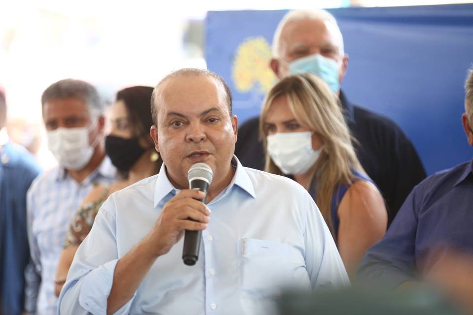 Governador Ibaneis Rocha assina autorização para reforma do terminal de ônibus de Brazlândia