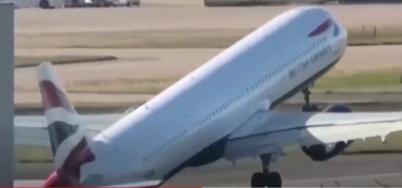 Fortes ventos fazem avião arremeter no aeroporto de Londres. Vídeo