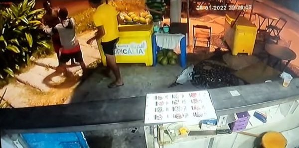 Fotografia colorida de quiosque no RJ