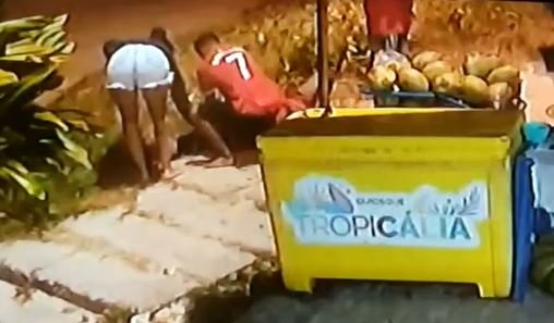 Fotografia colorida de quiosque no RJ