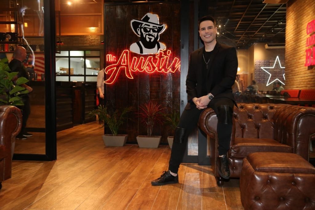 Luiz Bacci inaugura restaurante em SP