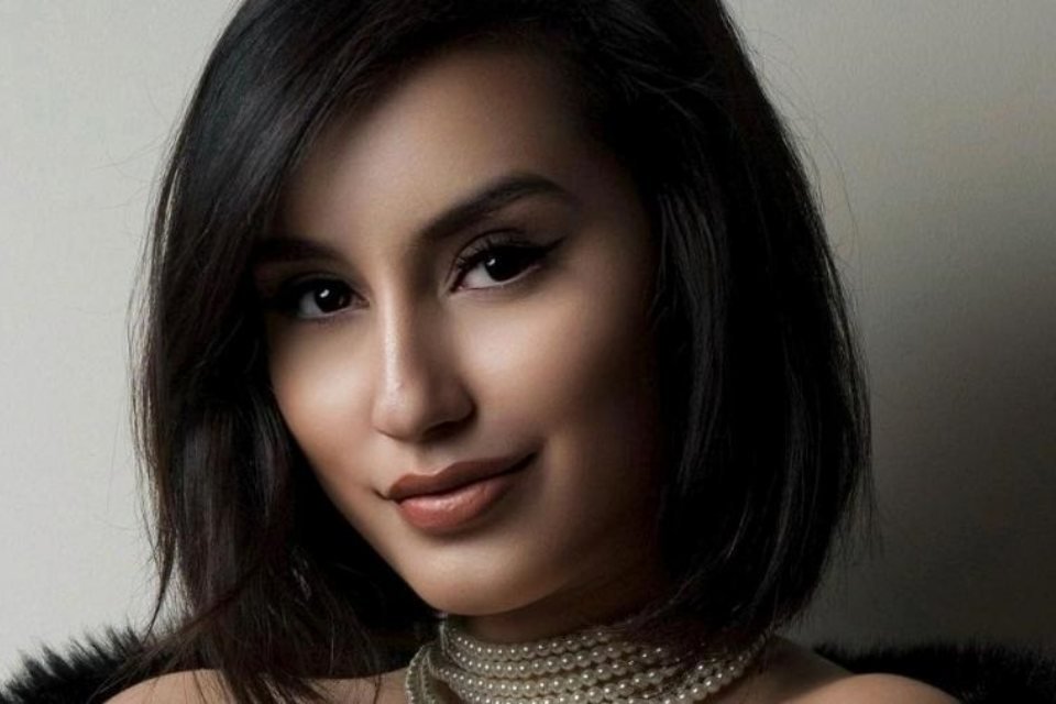 Miss inglesa é internada após queimadura de uma água-viva de 3 metros ...