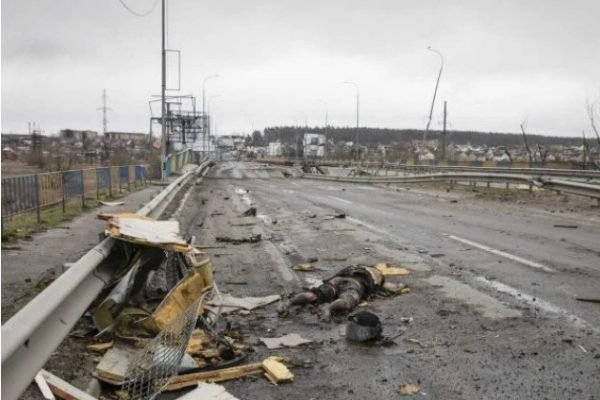 Fotógrafos registraram corpos em decomposição nas ruas e em valas na ucrânia - Metrópoles