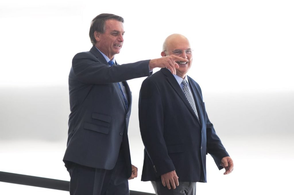 Bolsonaro e Milton Ribeiro assinam novo reajuste para professores da educação básica 1