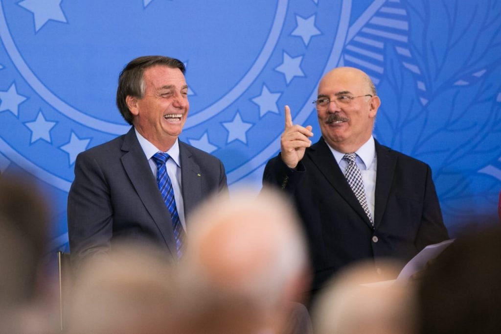 Bolsonaro e Milton Ribeiro assinam novo reajuste para professores da educação básica 6