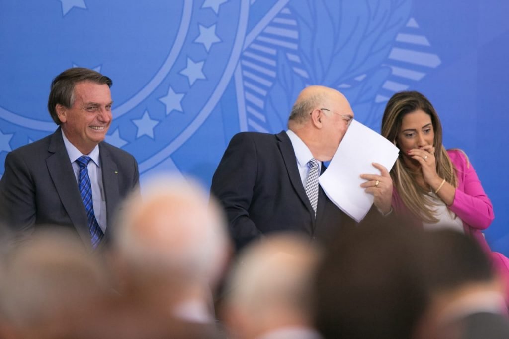 Bolsonaro e Milton Ribeiro assinam novo reajuste para professores da educação básica 6