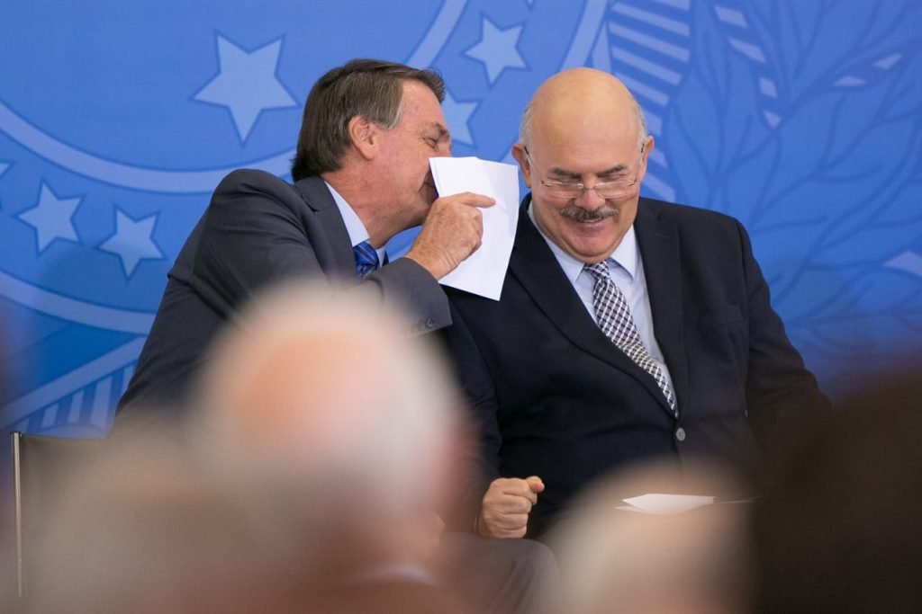 Bolsonaro e Milton Ribeiro assinam novo reajuste para professores da educação básica 6