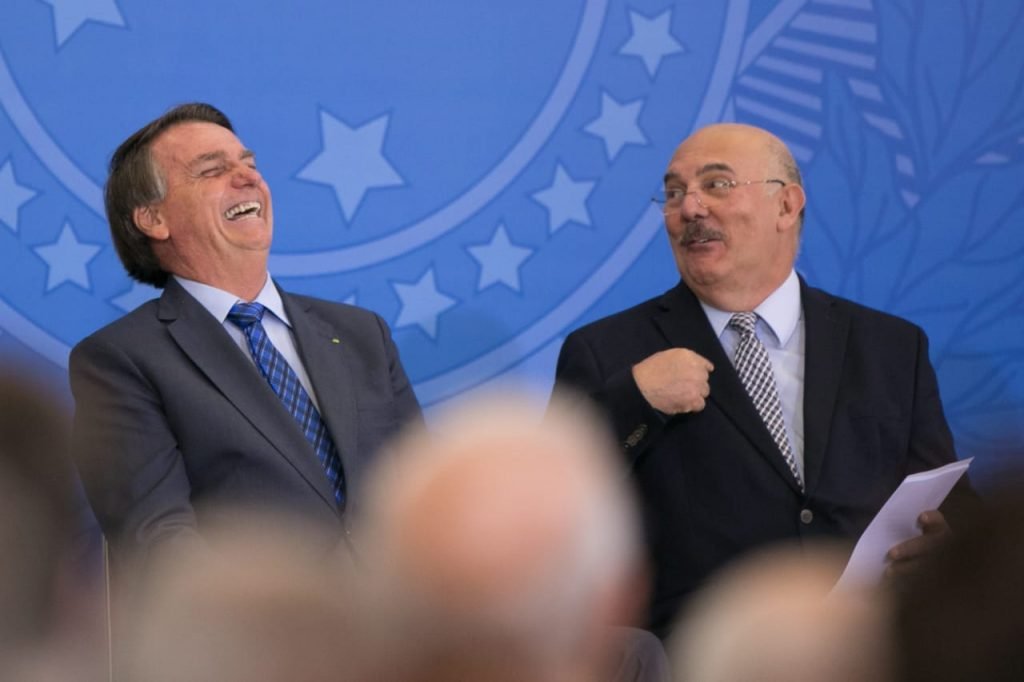 Bolsonaro e Milton Ribeiro assinam novo reajuste para professores da educação básica 6