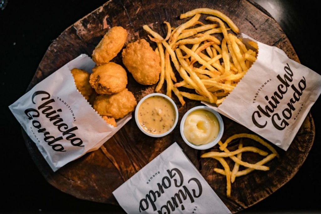 Na foto, Nuggets de porco e batatas fritas do Chincho - Metrópoles