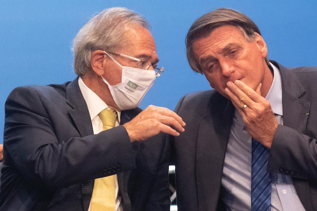 Ministro Paulo Guedes e Jair bolsonaro durante cerimônia da Caixa Econômica Federal “Democratizando o Acesso Ao Crédito”