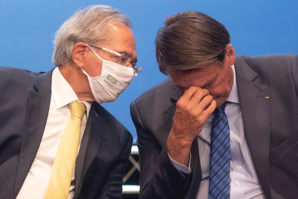 Ministro Paulo Guedes e Jair bolsonaro durante cerimônia da Caixa Econômica Federal “Democratizando o Acesso Ao Crédito”