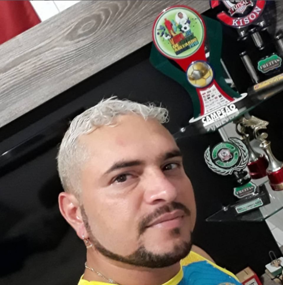 Homem sorrindo