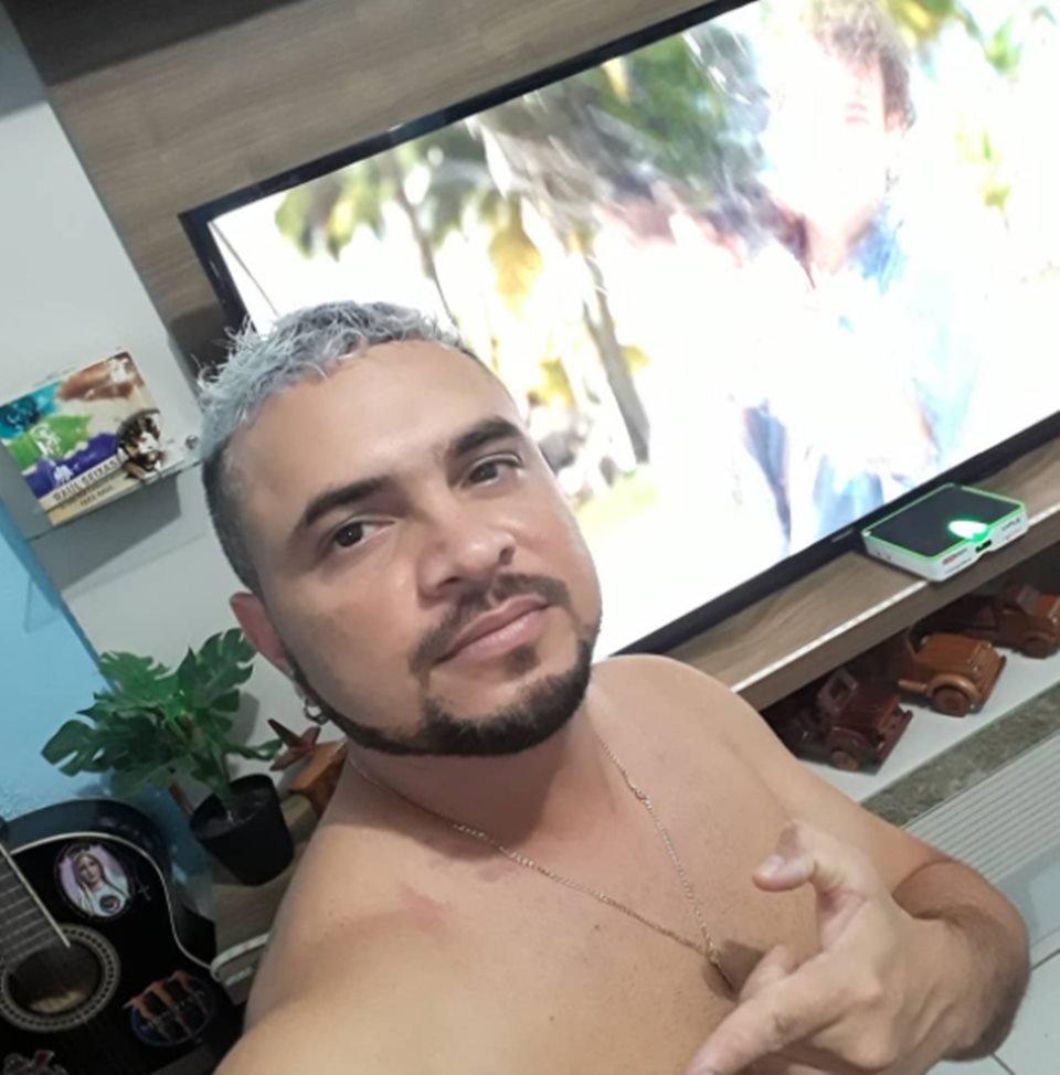 Homem sorrindo