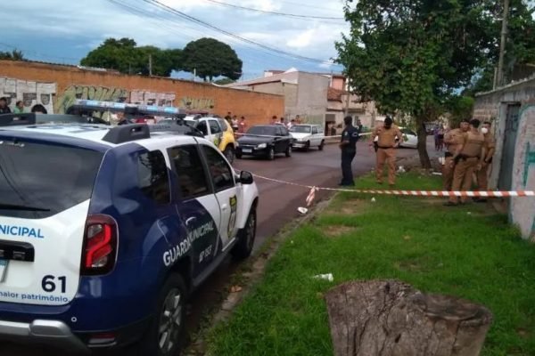 Homem é morto a tiros com filho de dois anos no colo em Curitiba