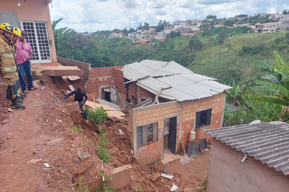 Desabamento de muro em Brasília