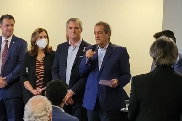 Capitão Augusto (na esquerda) durante ato do PL