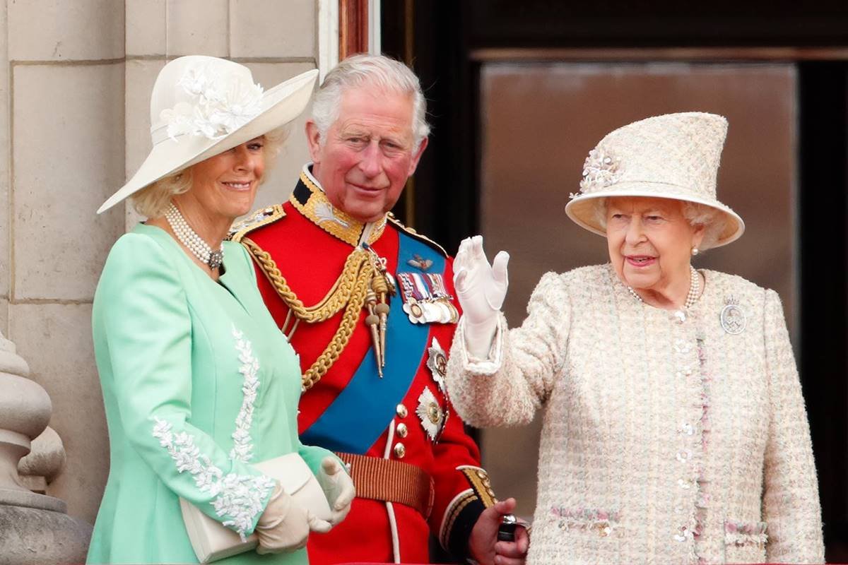 Camilla, príncipe Charles e rainha Elizabeth II